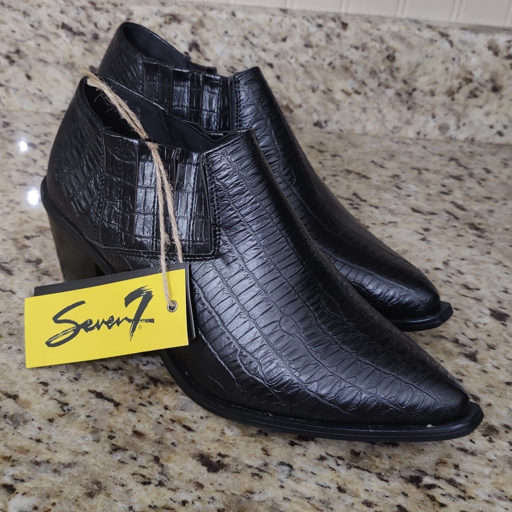 Seven7 Black Embossed Leather Ankle Booties Sz 11 NWT